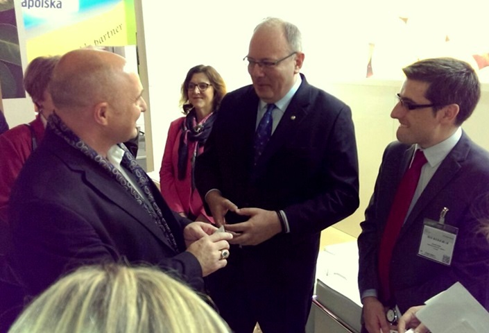 1_-Emb-Guani-recibiendo-a-Subsec-Reiner-Bomba-con-Sr_-Soler-de-Inalog1