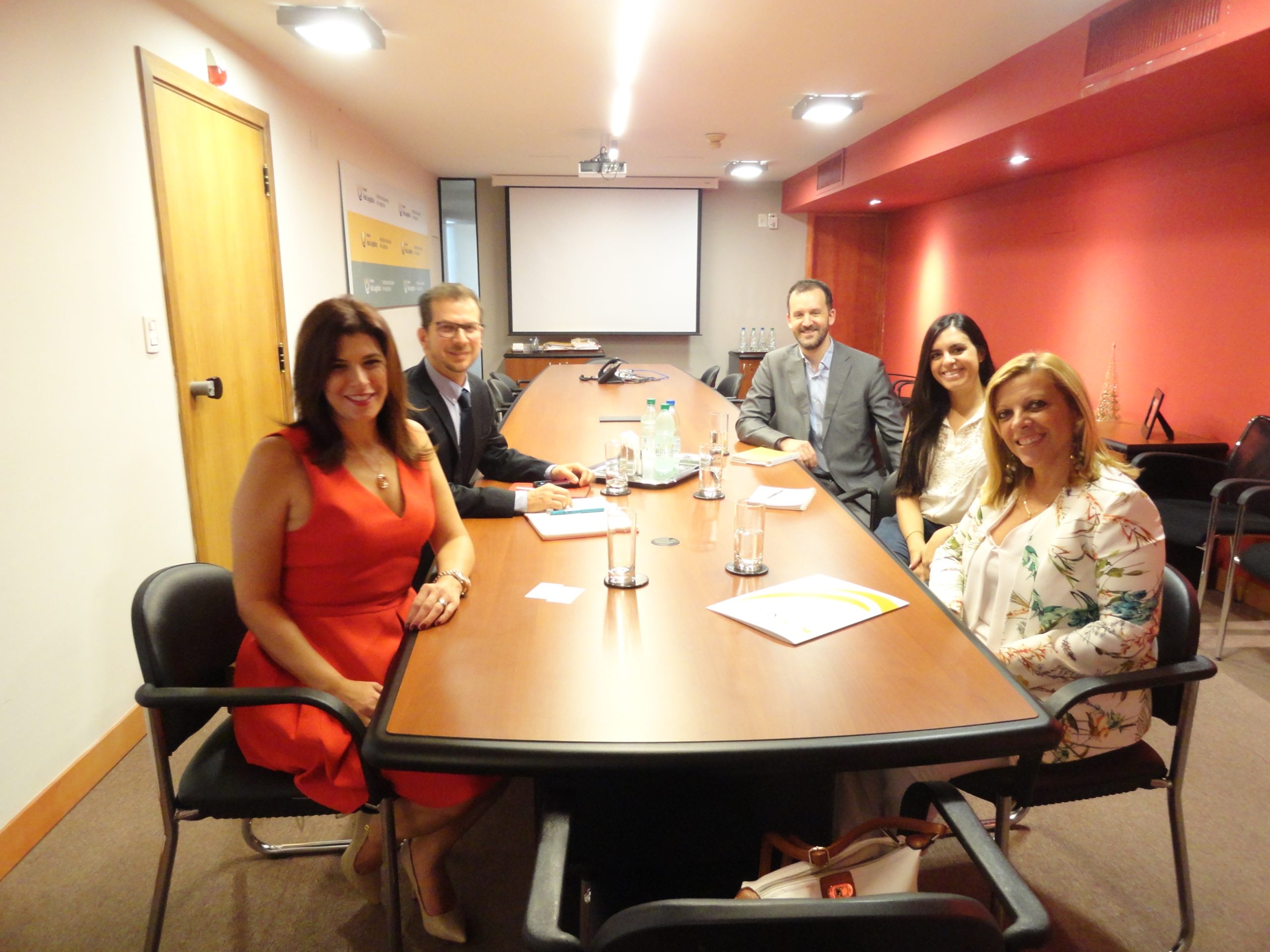 Visita de la embajadora de Colombia Natalia Abello en INALOG