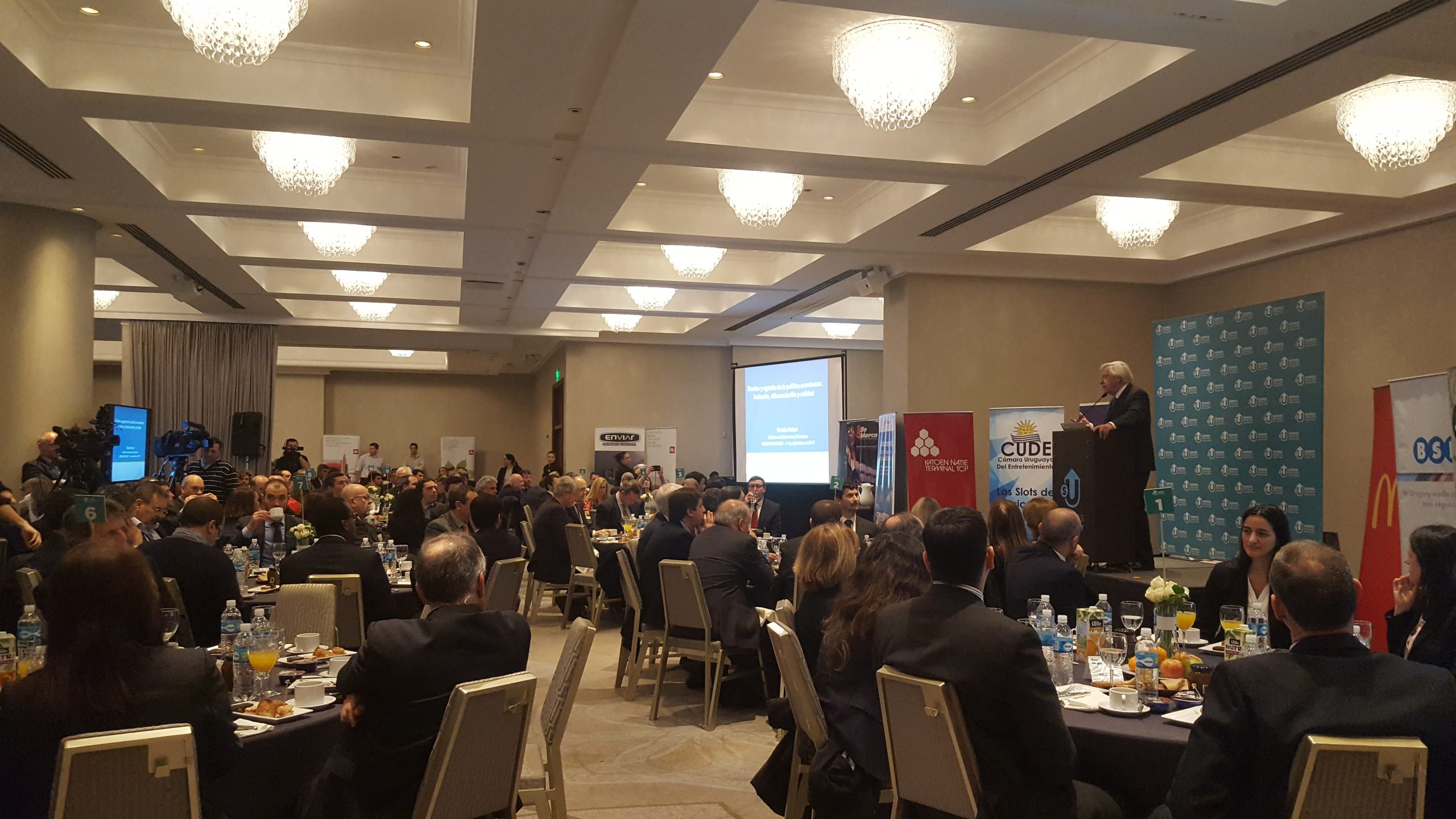 Desayuno Útil – Rumbo y agenda de la política económica: inclusión, diferenciación y calidad