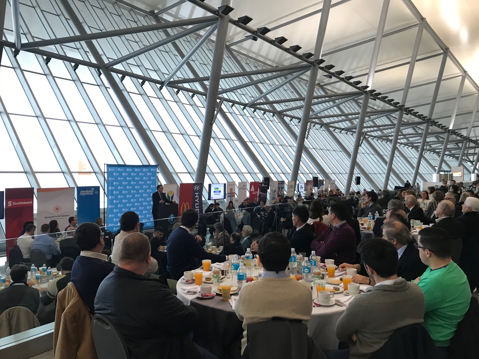 Desayuno Somos Uruguay: Yamandú Orsi