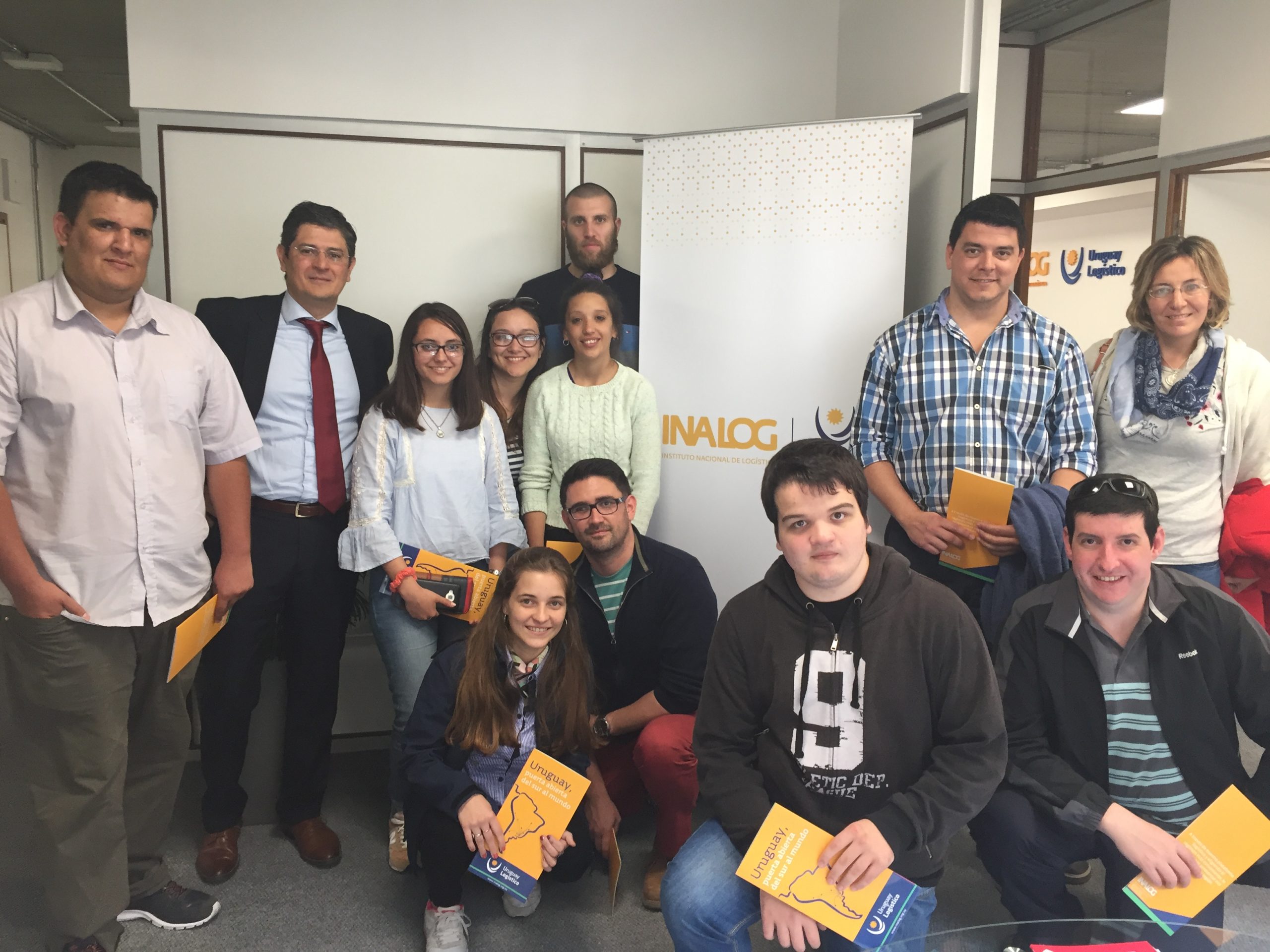 Nos visitan estudiantes de tecnicatura en logística UTU-MERCEDES.