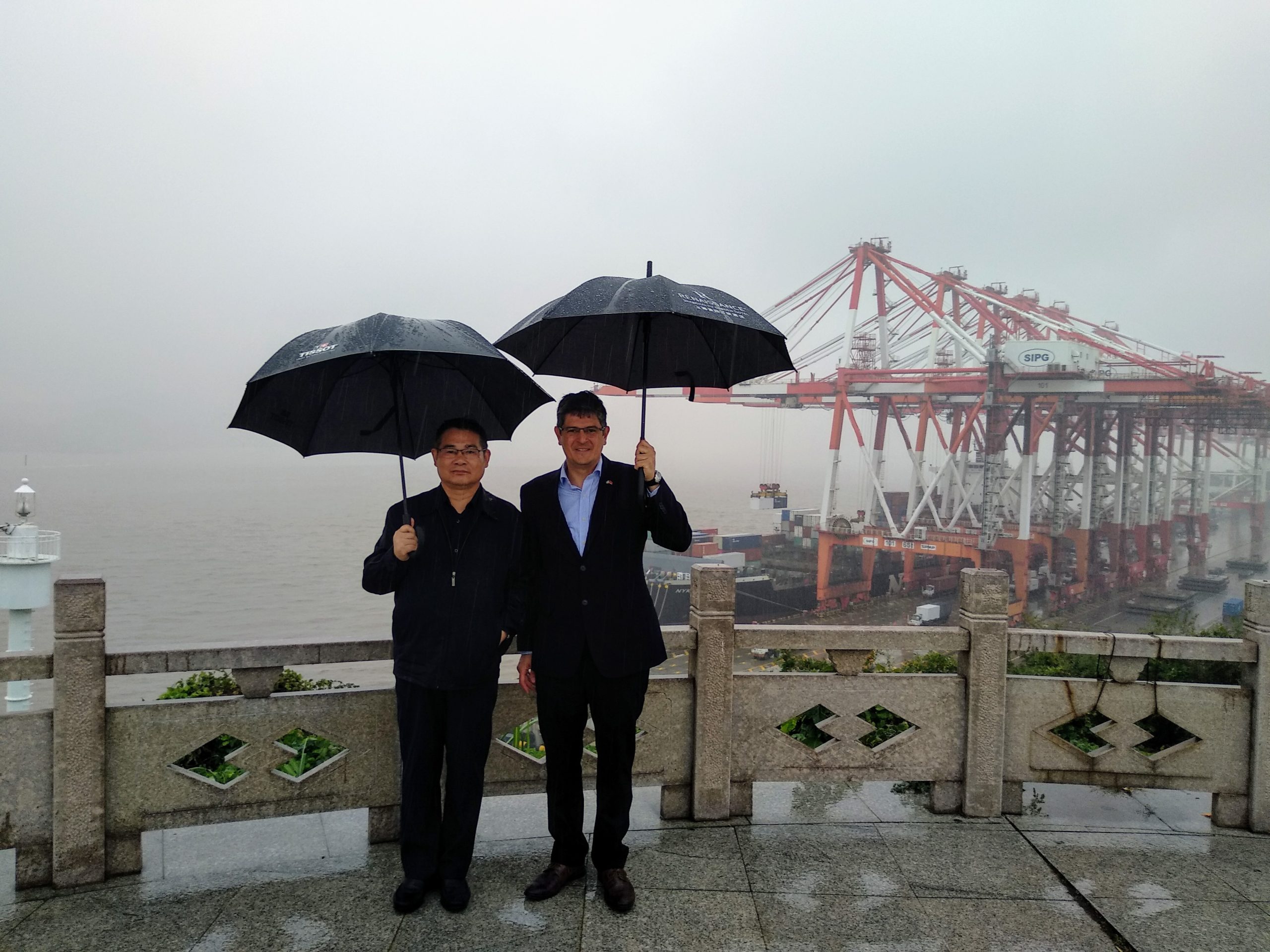 Visita al puerto de aguas profundas de Yangshan Garg, Shanghái