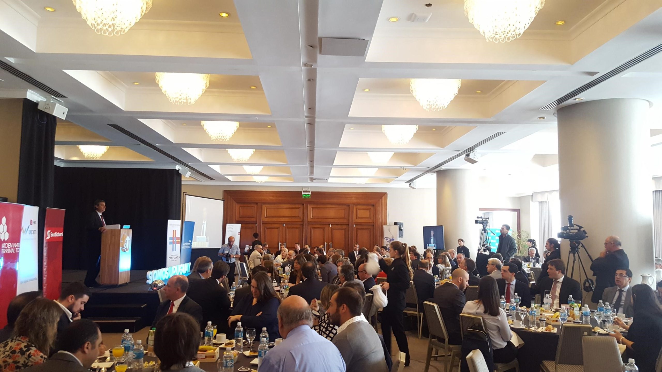 Desayuno de Somos Uruguay con Álvaro García