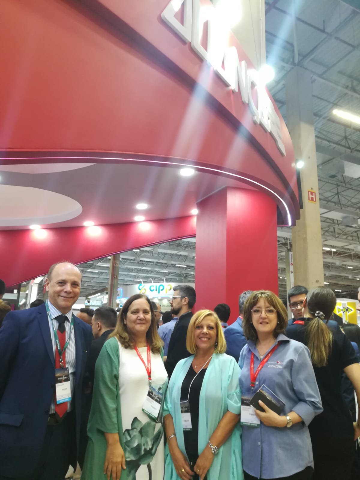 Visita al stand de Hamburg Sud