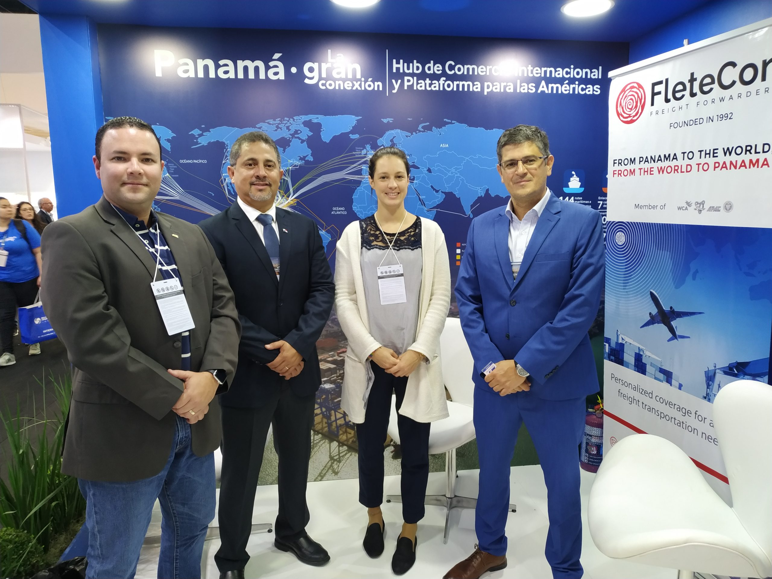 Visita al stand de Panamá