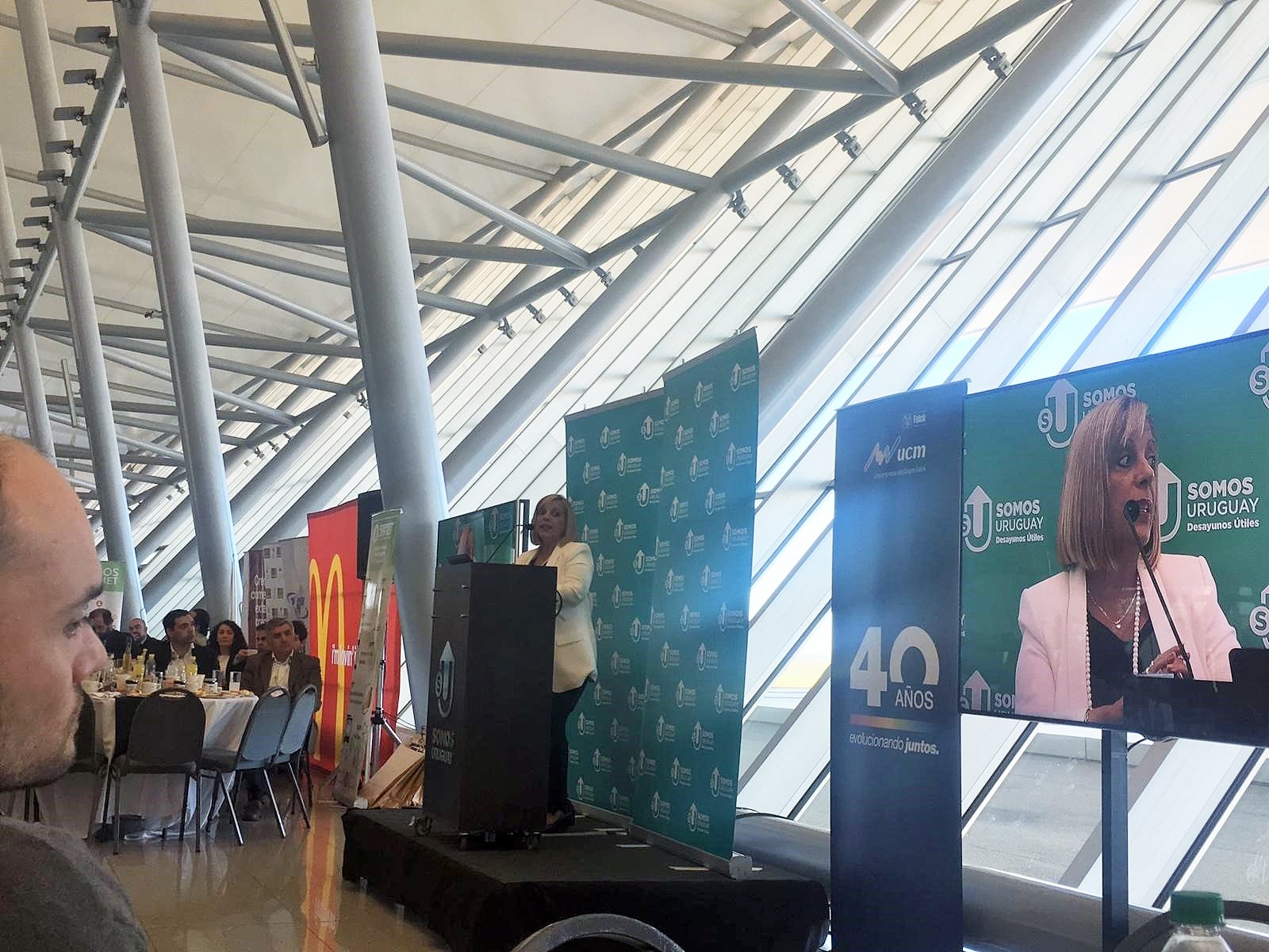 INALOG expone en desayuno de Somos Uruguay