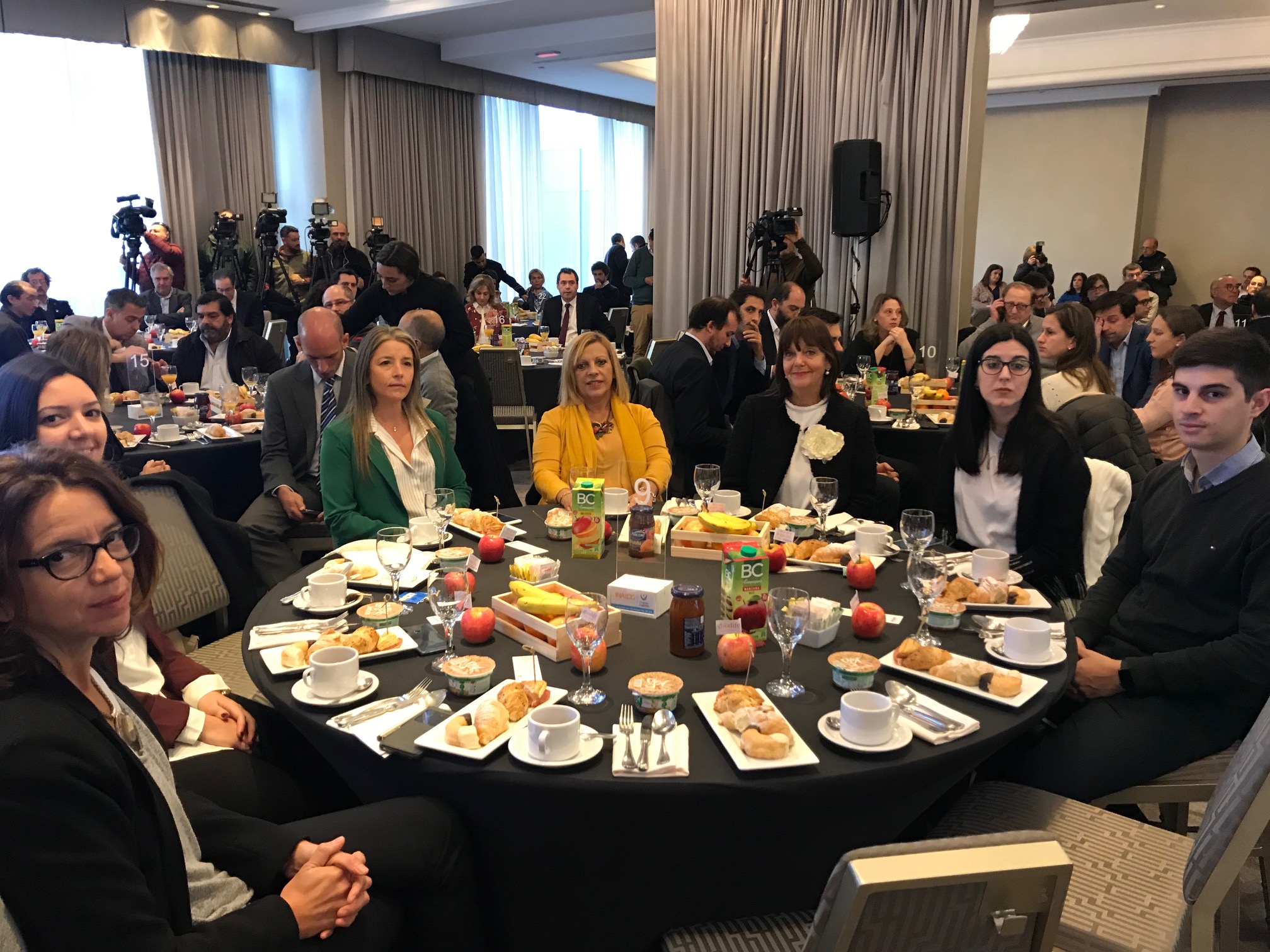 Desayuno Somos Uruguay con Danilo Astori