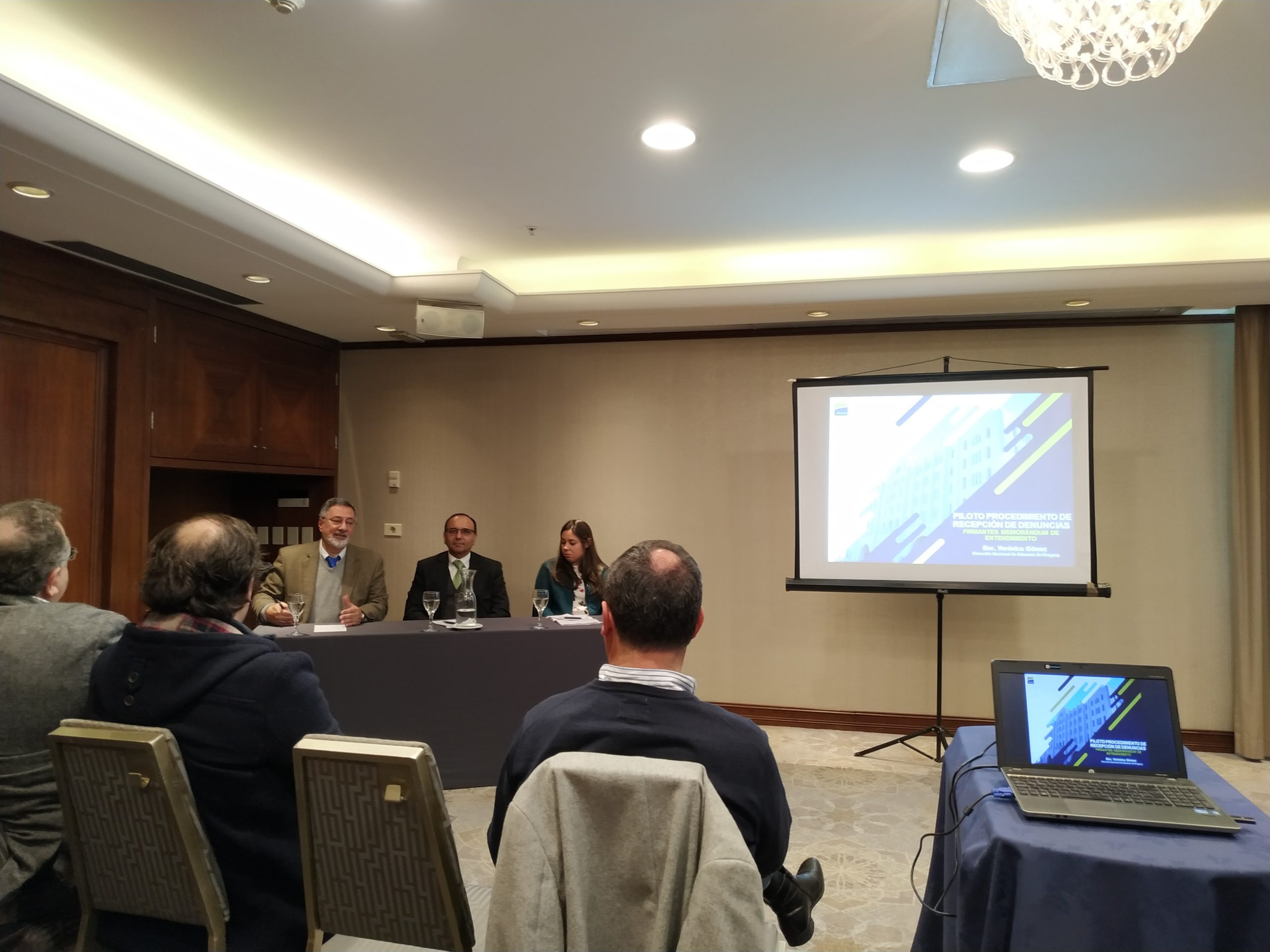 Disertación del Cr. Enrique Canon en evento de CALOG.