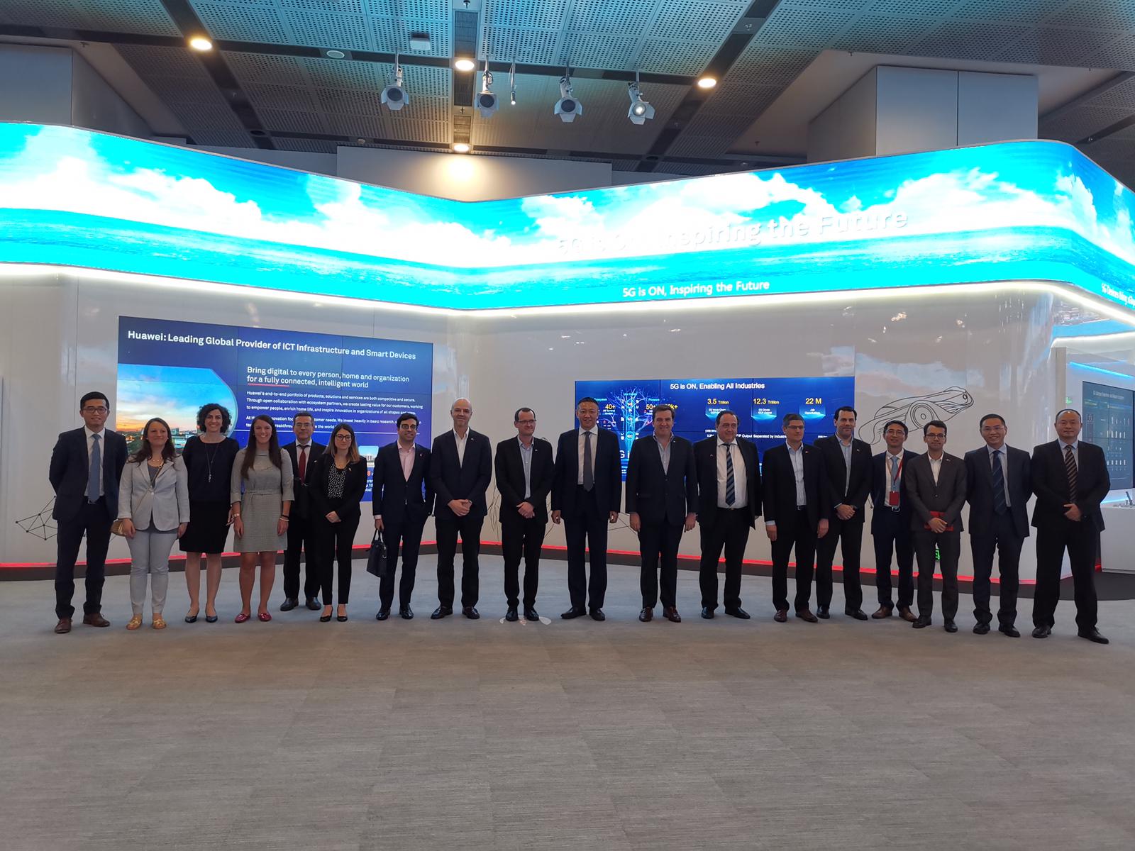 Reunión con ejecutivo global de Huawei en Shenzhen