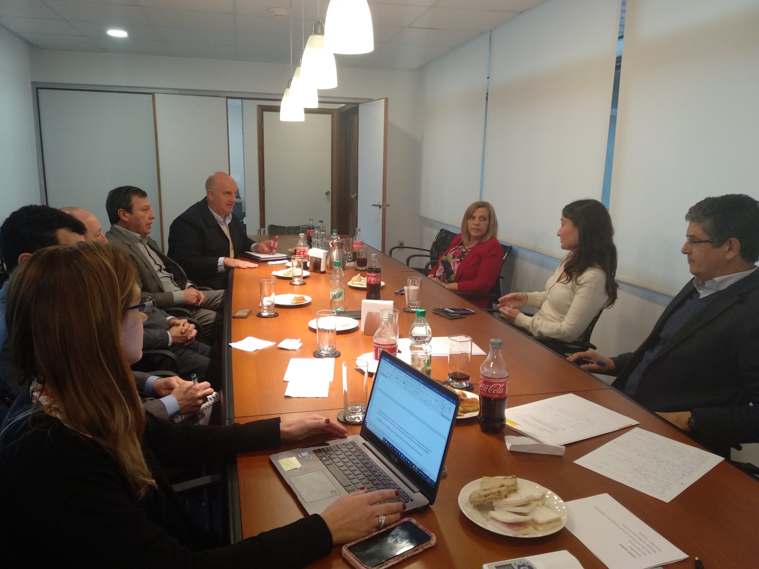 Embajadora Valeria Csukasi visita Consejo Directivo de INALOG