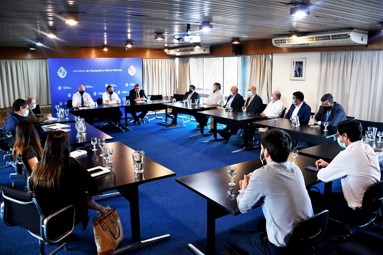 Principales autoridades del Ministerio de Transporte y Obras Públicas recibieron al Consejo de Dirección del INALOG