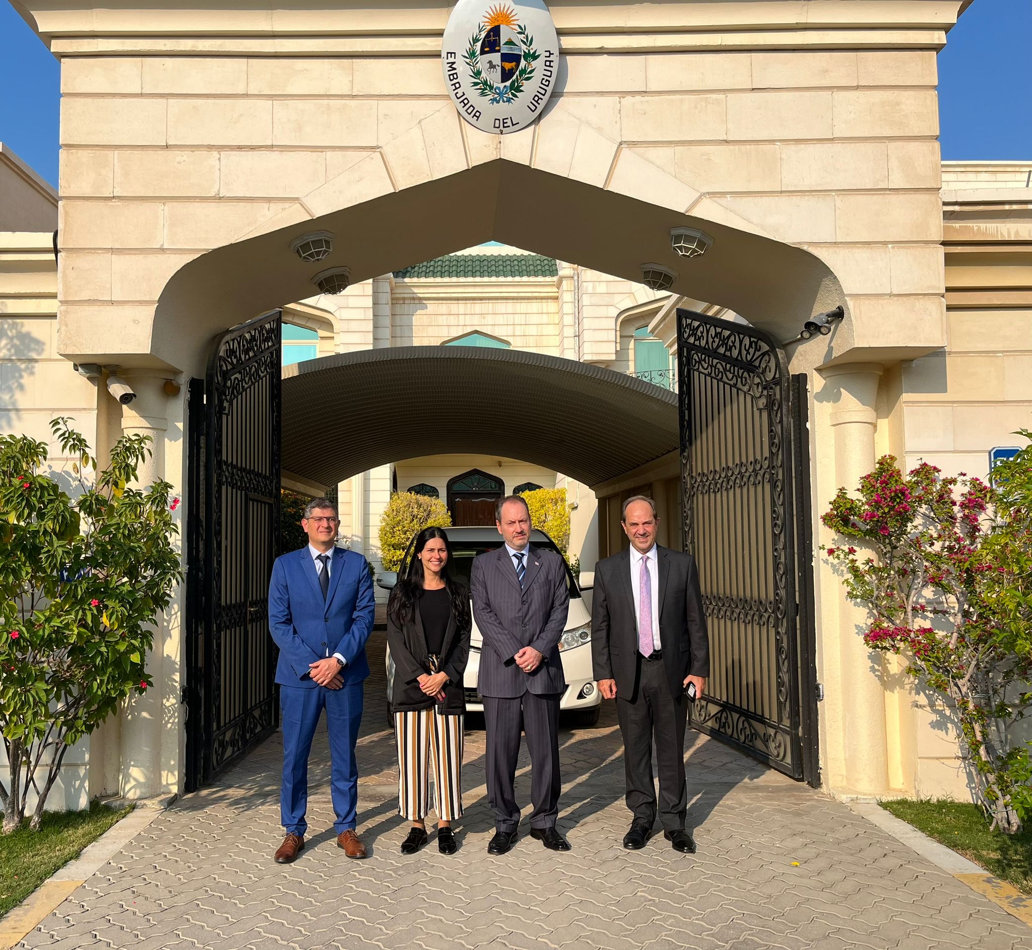 Visita a la Embajada de Uruguay en Abu Dhabi y reunión con Etihad Airlines