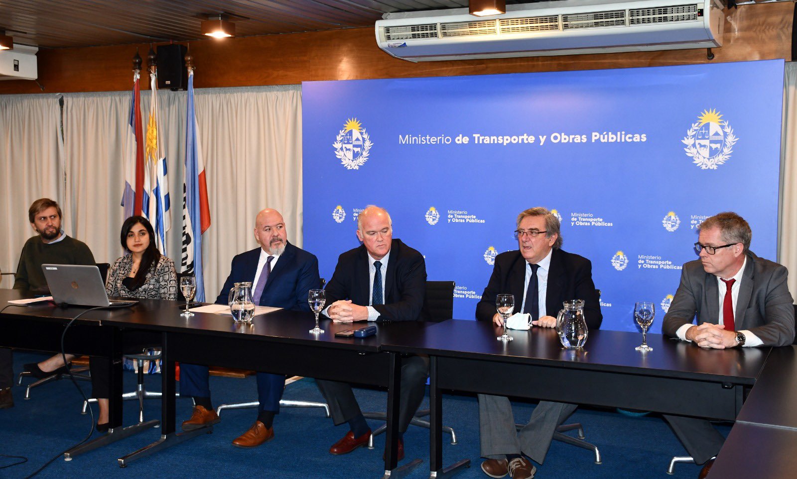 Autoridades del MTOP participan en sesión del Consejo de Dirección del INALOG.