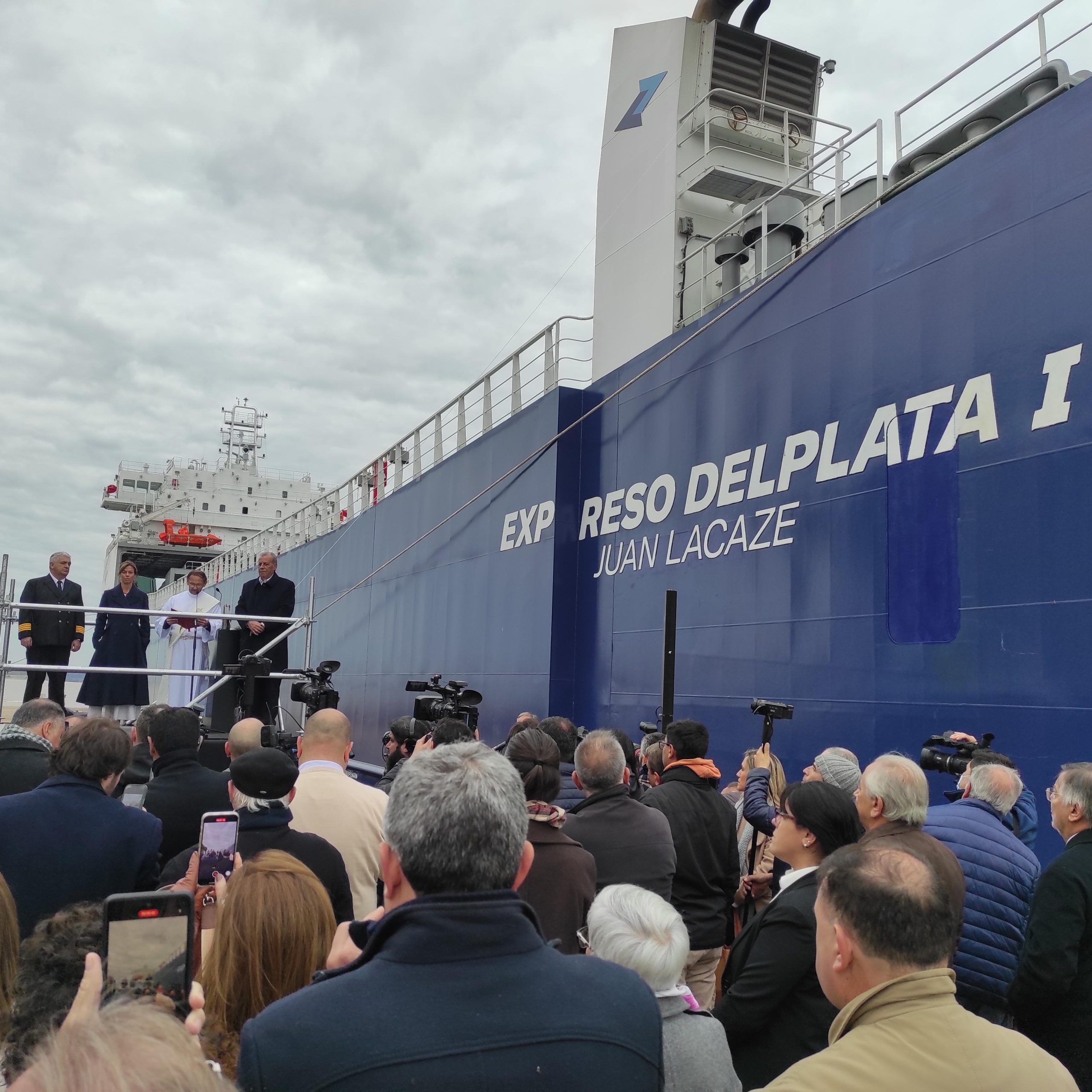 Se bautizó en Juan Lacaze el buque Expreso del Plata I de la naviera uruguaya Línea del Plata.