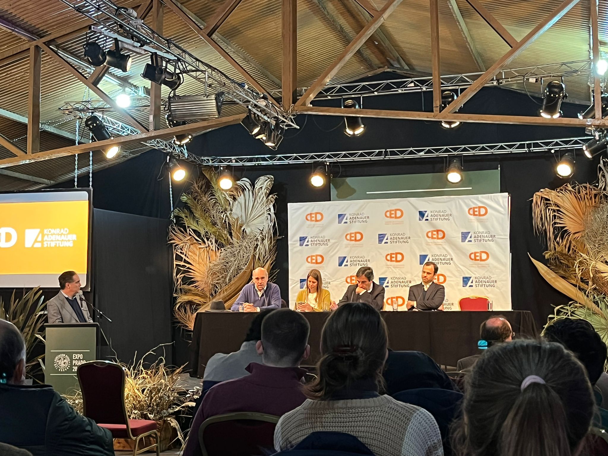 INALOG participó de la mesa de análisis económico: «Uruguay ante una región inestable»