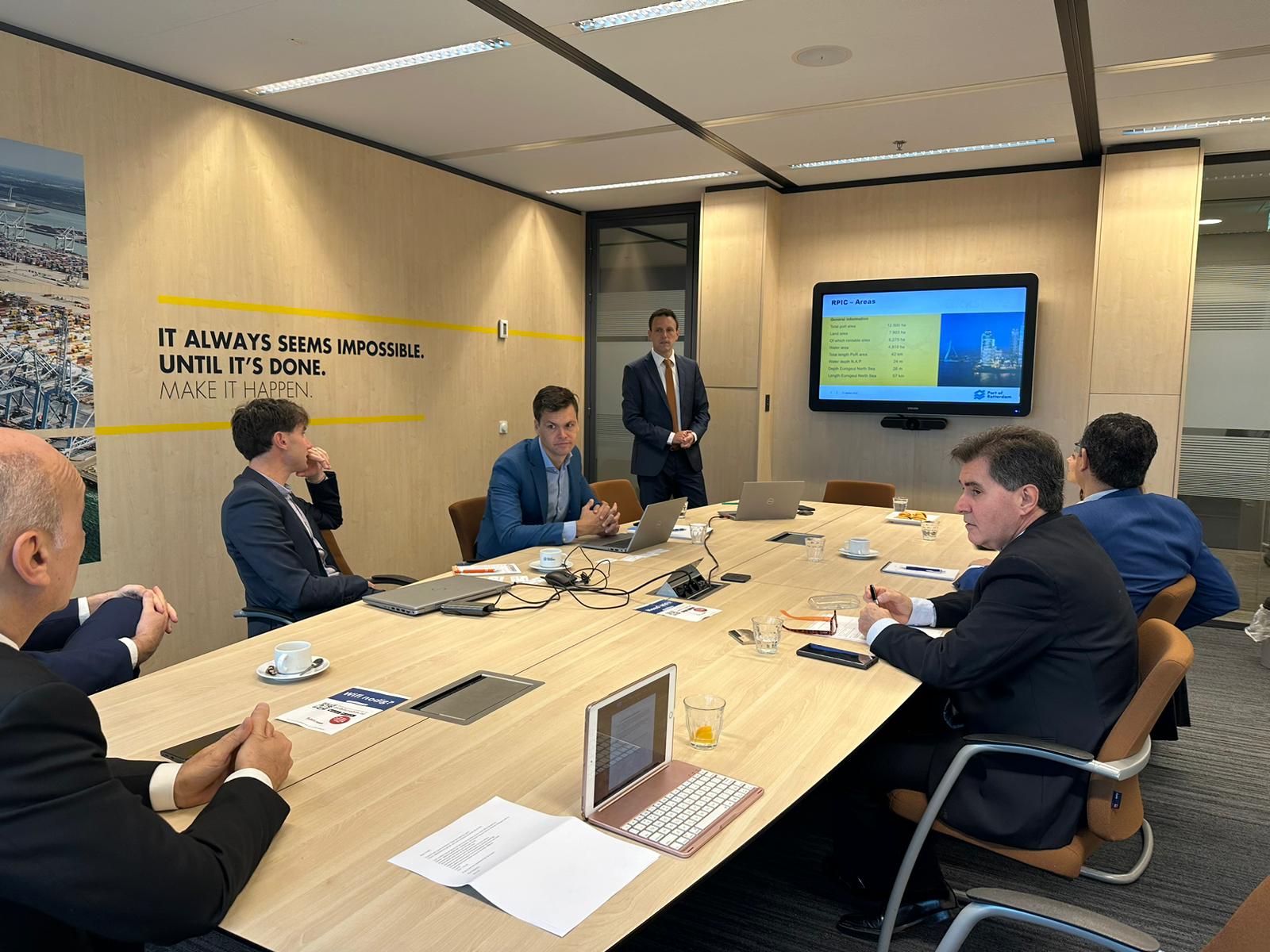 Delegación de INALOG visita al puerto de Rotterdam