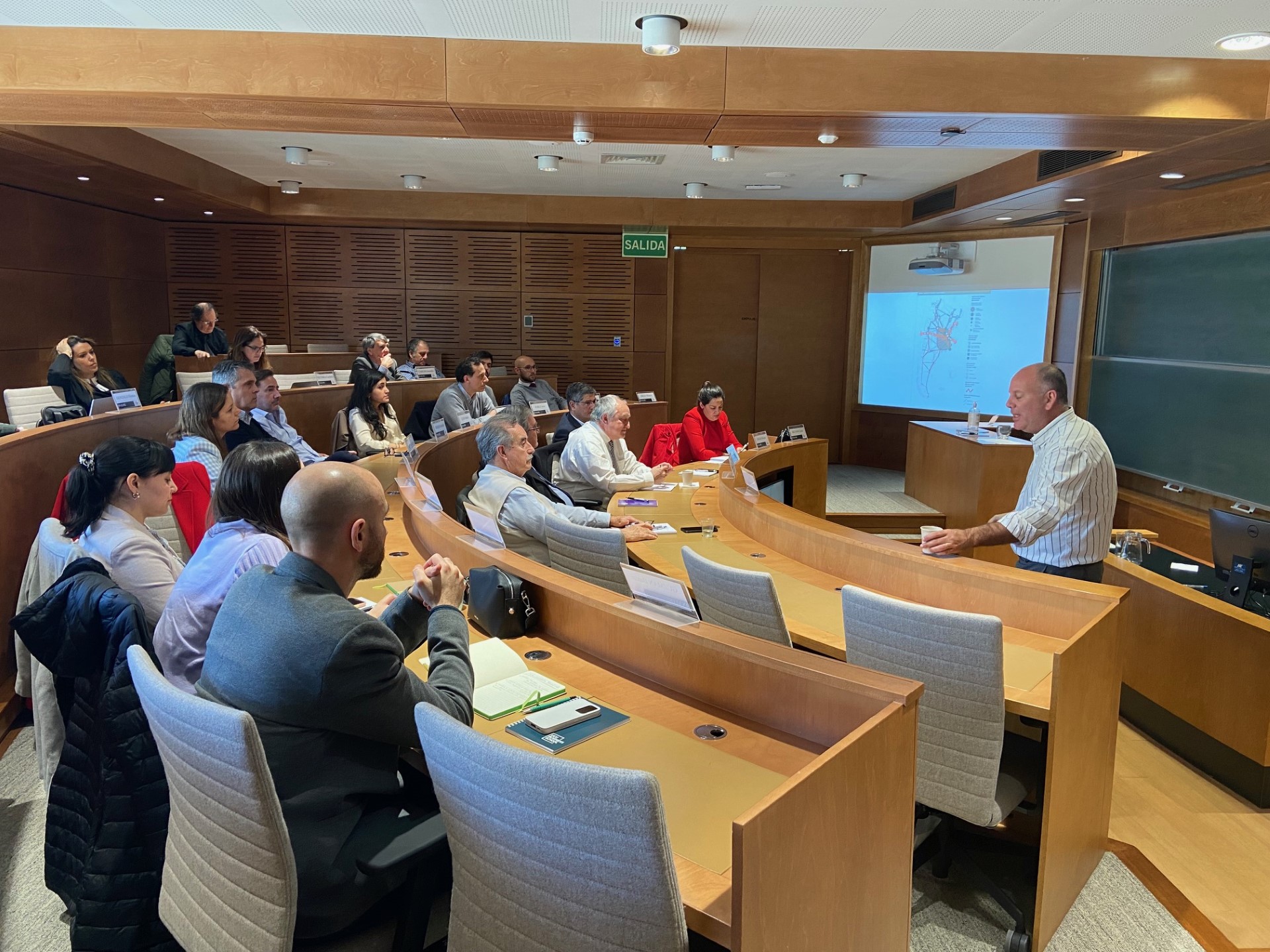 Taller de corredores bioceánicos en UCU Business School, de la mano del facilitador argentino Mariano Mosquera