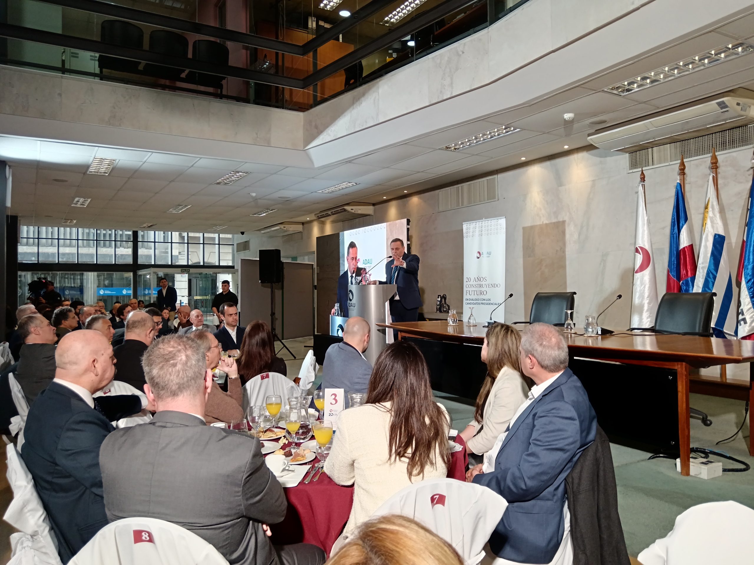 Diálogo con los candidatos presidenciales organizado por ADAU